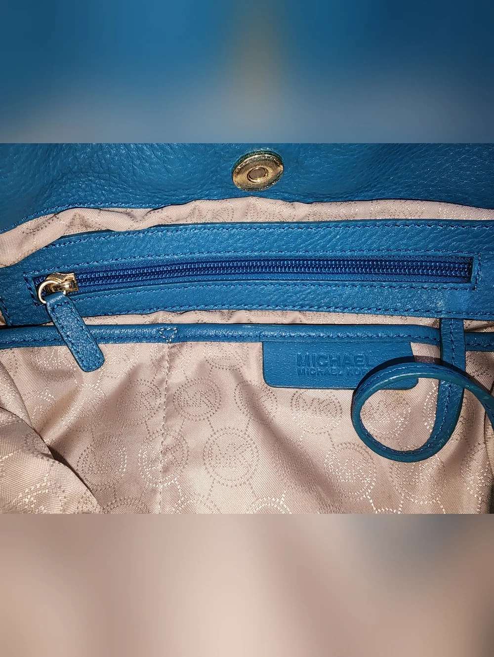 Michael Kors Pebbled Leather, Teal Blue Handbag, Gold Hardware, Medium - Picture 5 of 9